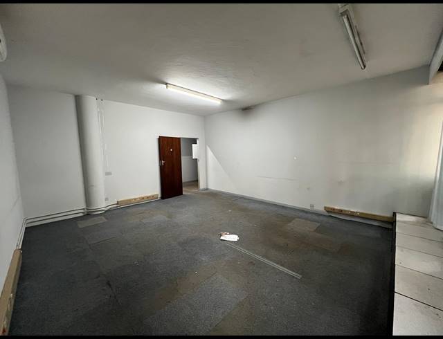 2,494M² WAREHOUSE TO LET IN FACTORIA